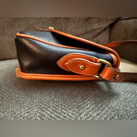 Beautiful vintage Dooney & Bourke shoulder bag/crossbody in navy blue AWL. - Picture 5 of 16